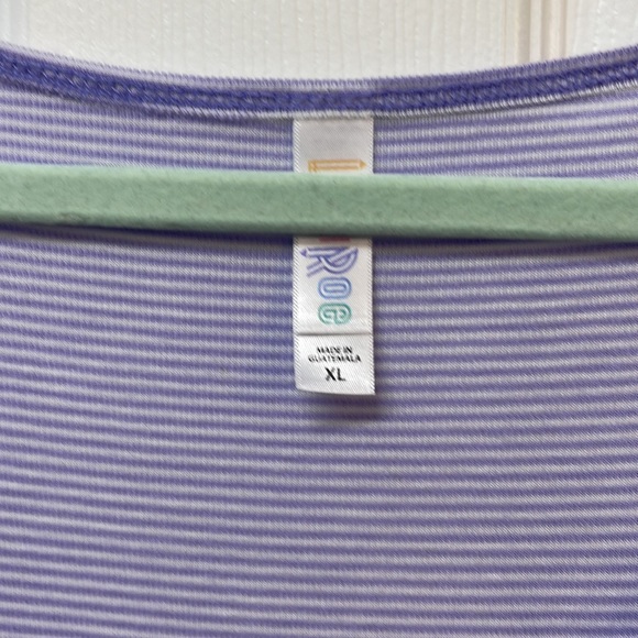 LuLaRoe XL classic tee - Picture 2 of 3